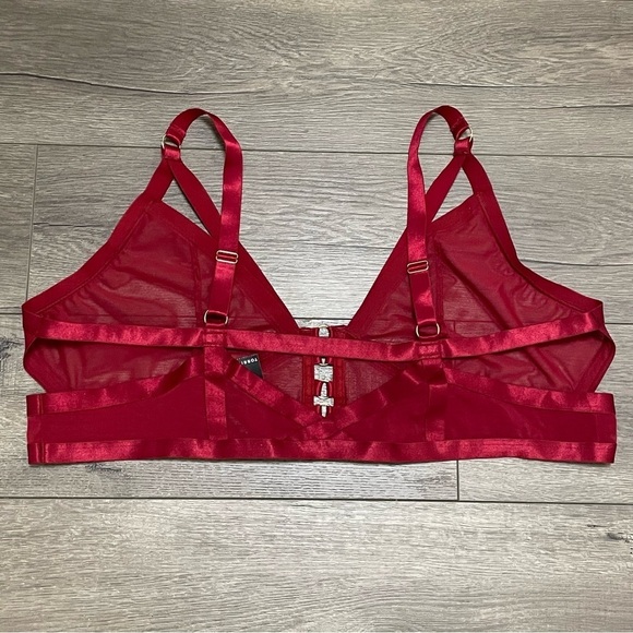 Womens Torrid Overt Strappy Mesh Wireless Bralette Red size 4 NWT - Picture 5 of 9